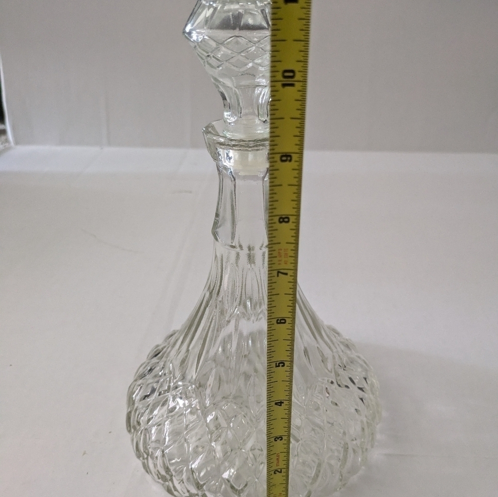 Vintage GLASS WINE DECANTER CRYSTAL PRESSED GLASS WINE DECANTER w/rubber stopper - Picture 7 of 7